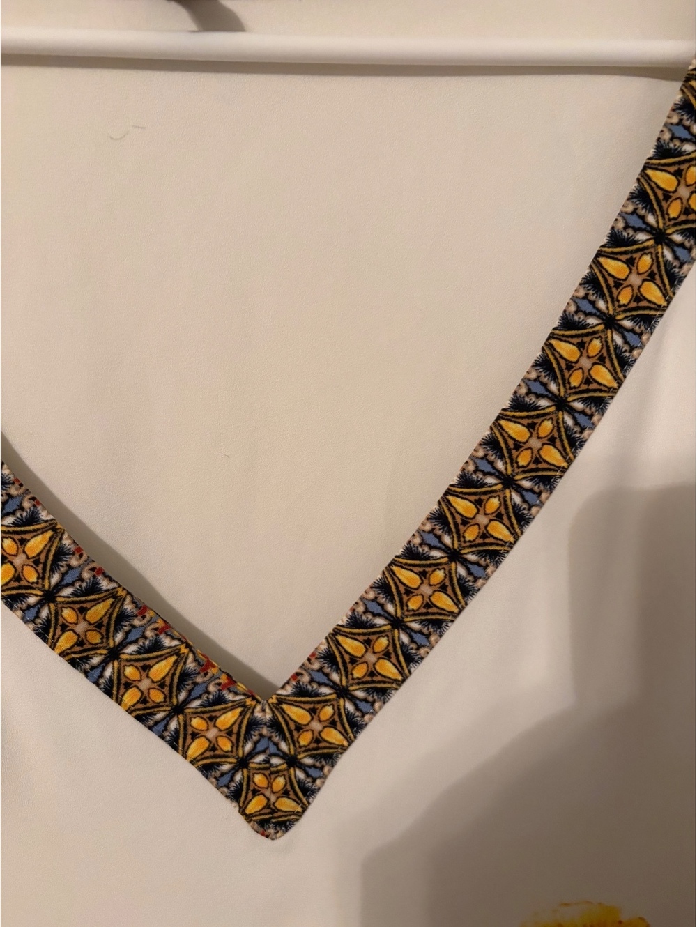 White House Black Market XL Floral V-Neck Blouse - Picture 6 of 9